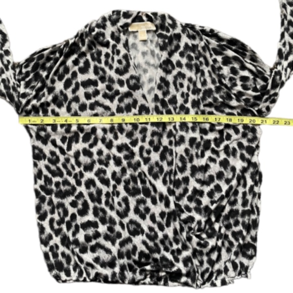 Michael Kors Cheetah Print Long Sleeves Top Size Medium - Picture 6 of 8